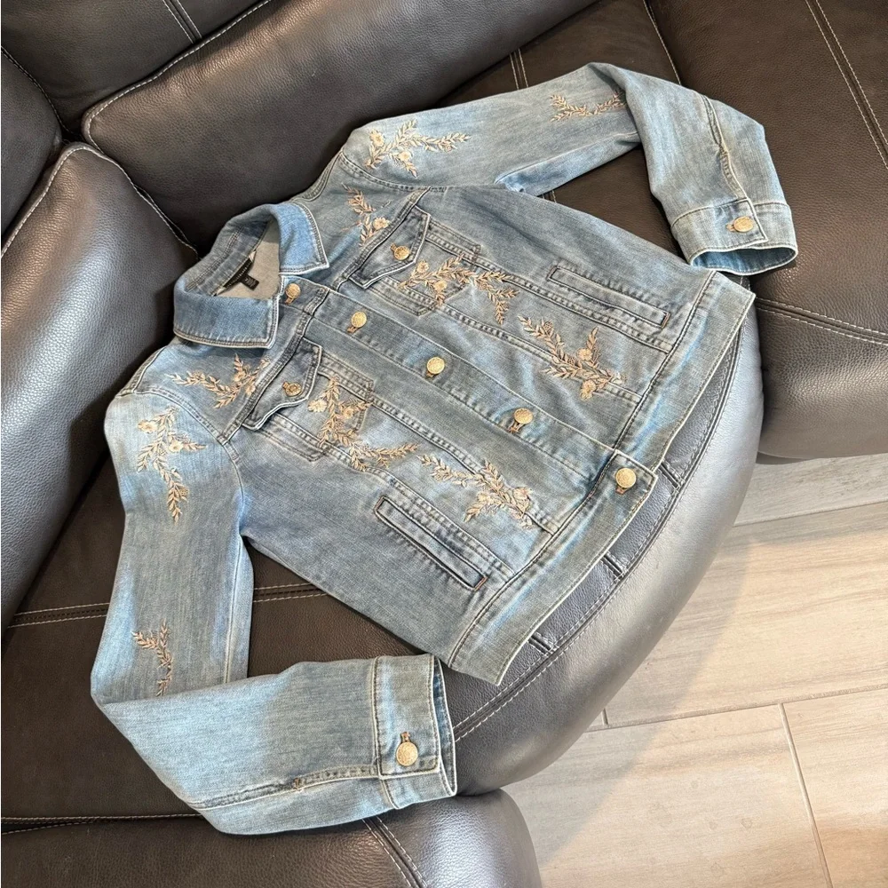 White House Black Market Light Blue Embroidered Jean Jacket 💙 - Picture 8 of 11